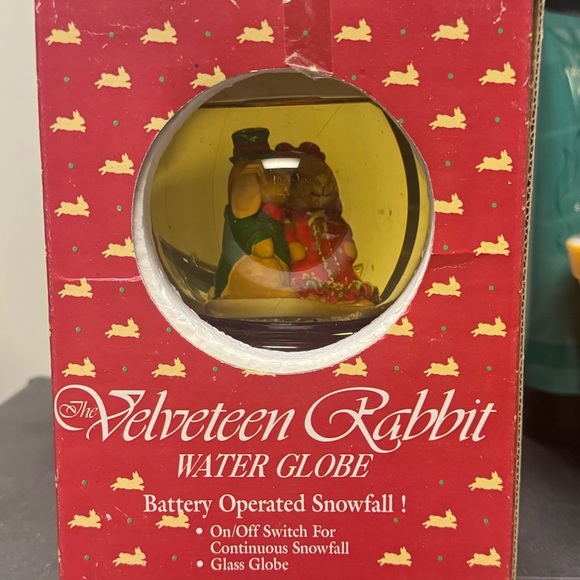 Vintage Velveteen Rabbit SnowGlobe 90s Toys R Us Battery Operated New in Box - Picture 6 of 6